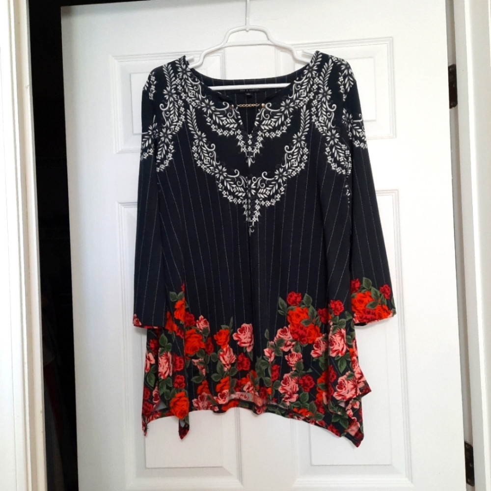 Black Red Rose Large V-Neck Lonsleeve Tunic